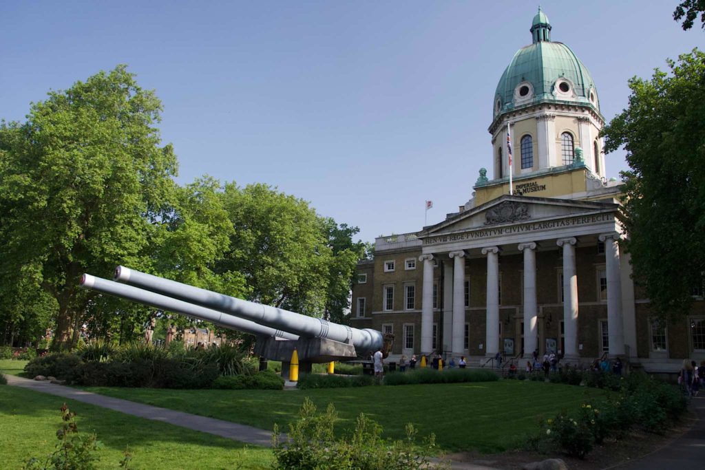 Naval guns at the Imperial War Museum