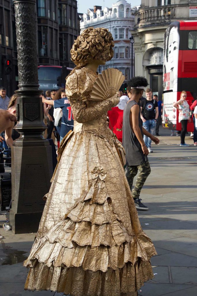 Living Statue at Piccadilly Square