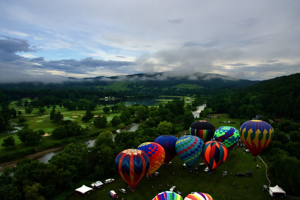 Fog, golf course and balloons, one lifting off