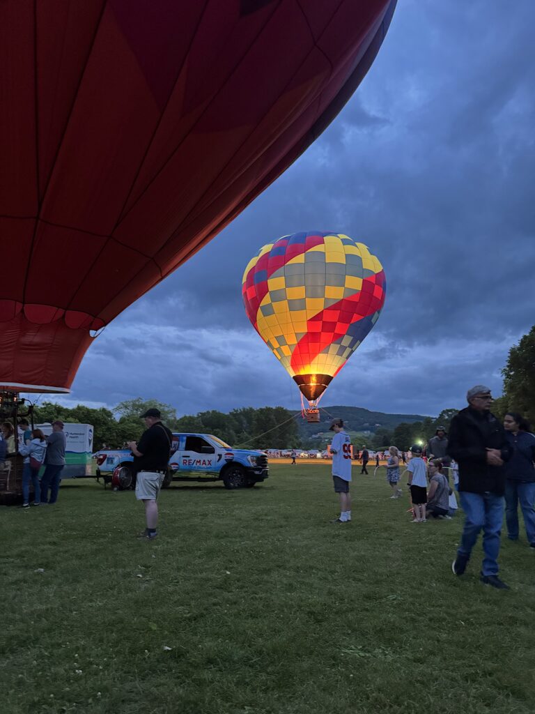 Tethered balloon illuminated